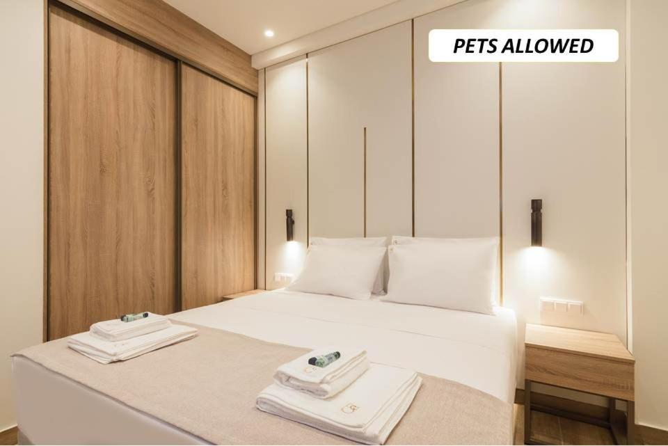 Postel nebo postele na pokoji v ubytování Socrates Fully Equipped Apartments with Unique Design