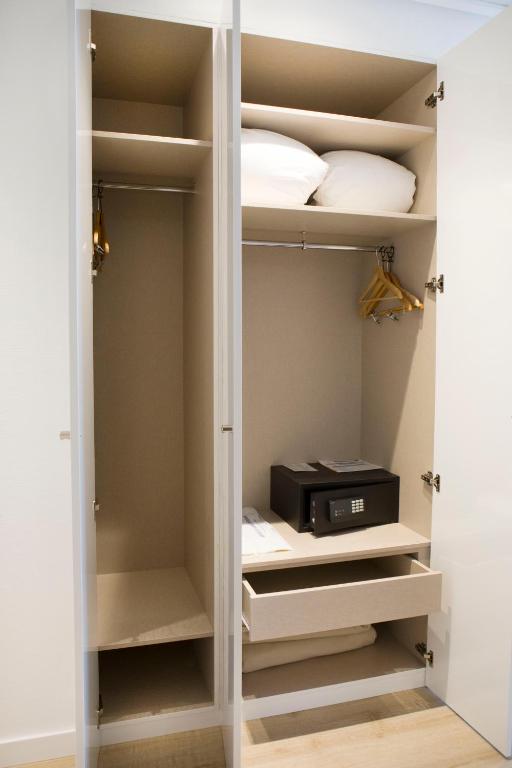 a walk in closet with a printer in it at Hotel Albufera in Alfafar