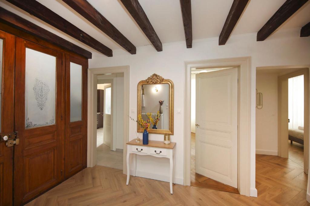 LE LYNX HAUSSMANIEN appartement tout confort, climatisé avec parking privé, à deux pas du centre – photo 15