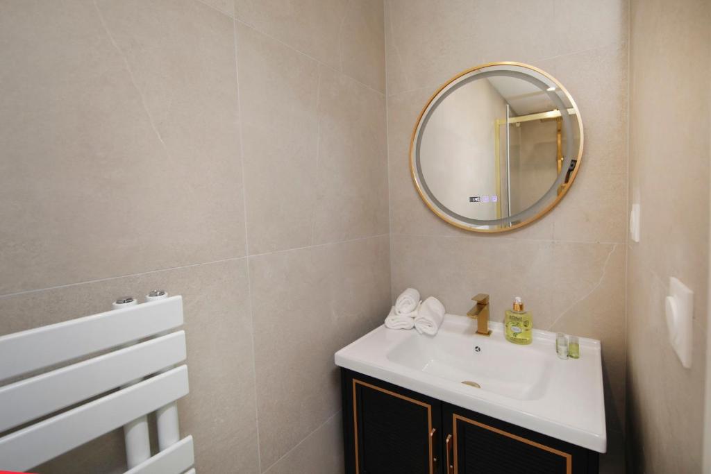 LE LYNX HAUSSMANIEN appartement tout confort, climatisé avec parking privé, à deux pas du centre – photo 25