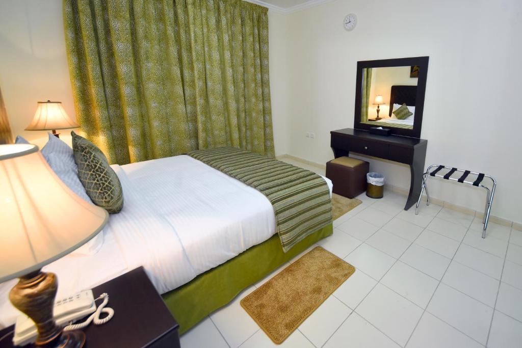 Postel nebo postele na pokoji v ubytování Alain Hotel Ajman