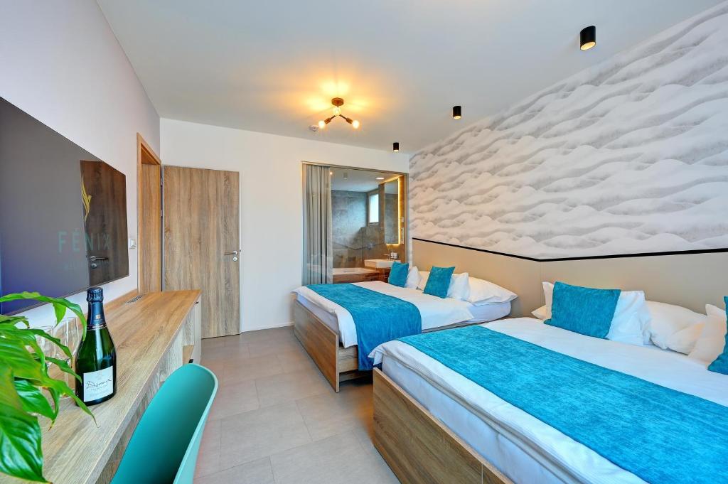 Postel nebo postele na pokoji v ubytování Wellness Hotel Fénix