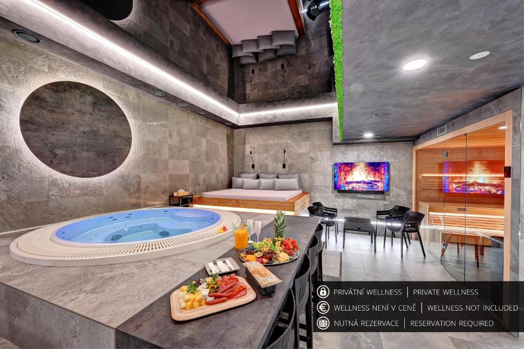 TV a/nebo společenská místnost v ubytování Wellness Hotel Fénix