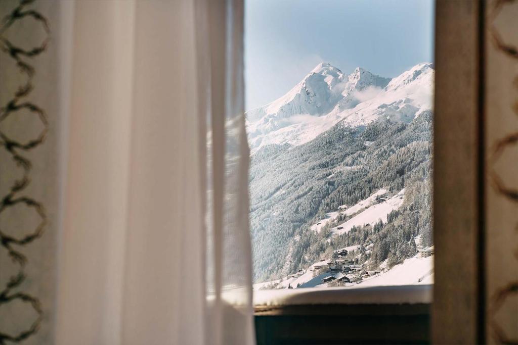 Nespecifikovaný výhled na hory nebo výhled na hory při pohledu z hotelu