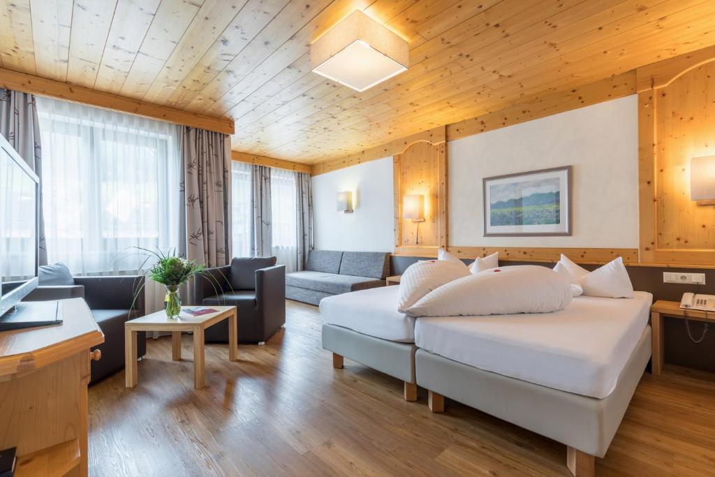 Postel nebo postele na pokoji v ubytování Hotel Burgstall