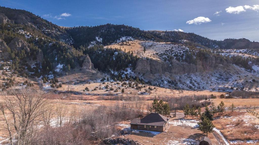Image showcasing Off-Grid Cabin Fully Equipped with Amazing Mountain Views in Montana ...