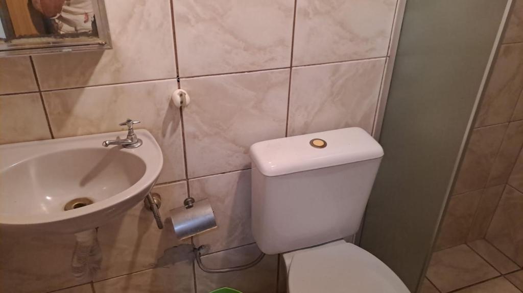 Phòng tắm tại Pensao do Fabio