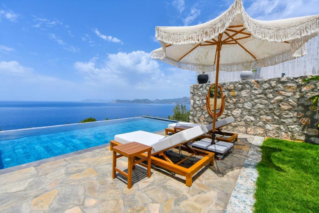 a villa with a swimming pool and an umbrella at Villa Lada Slav in Kızılcakaya