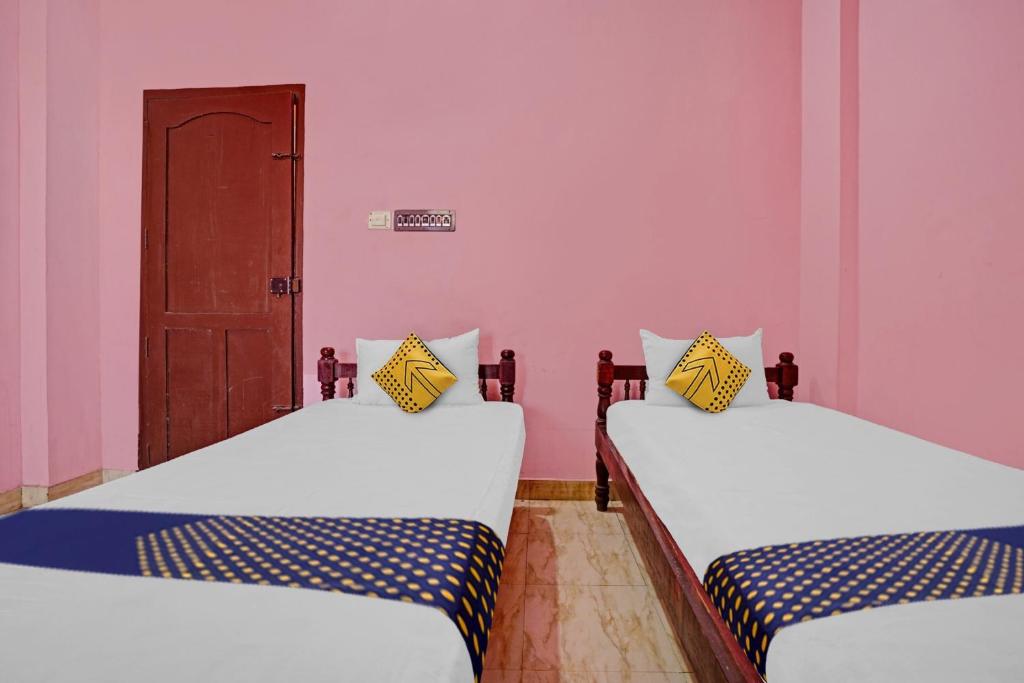 Postel nebo postele na pokoji v ubytování Hotel O SS Residency