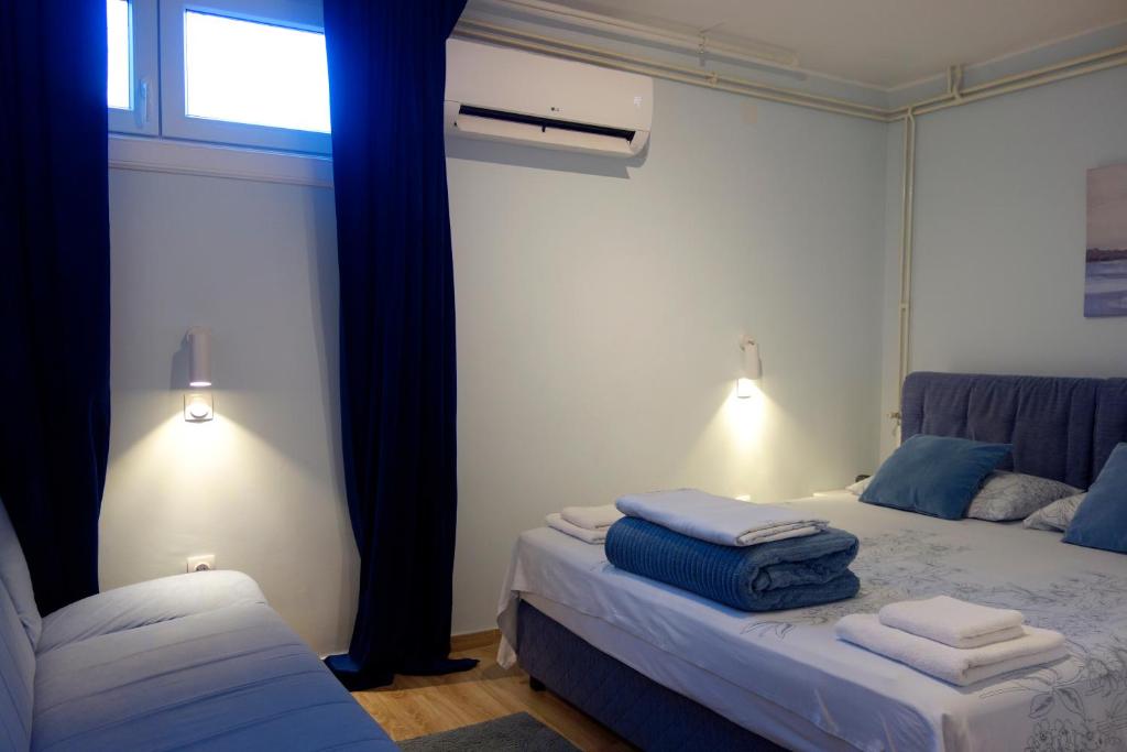 Postel nebo postele na pokoji v ubytování Villa Loop Beograd