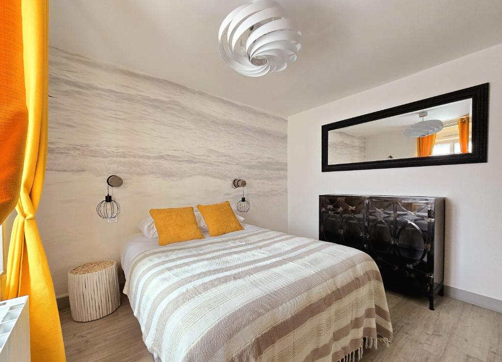 Posteľ alebo postele v izbe v ubytovaní Relais des îles Saint Marcouf