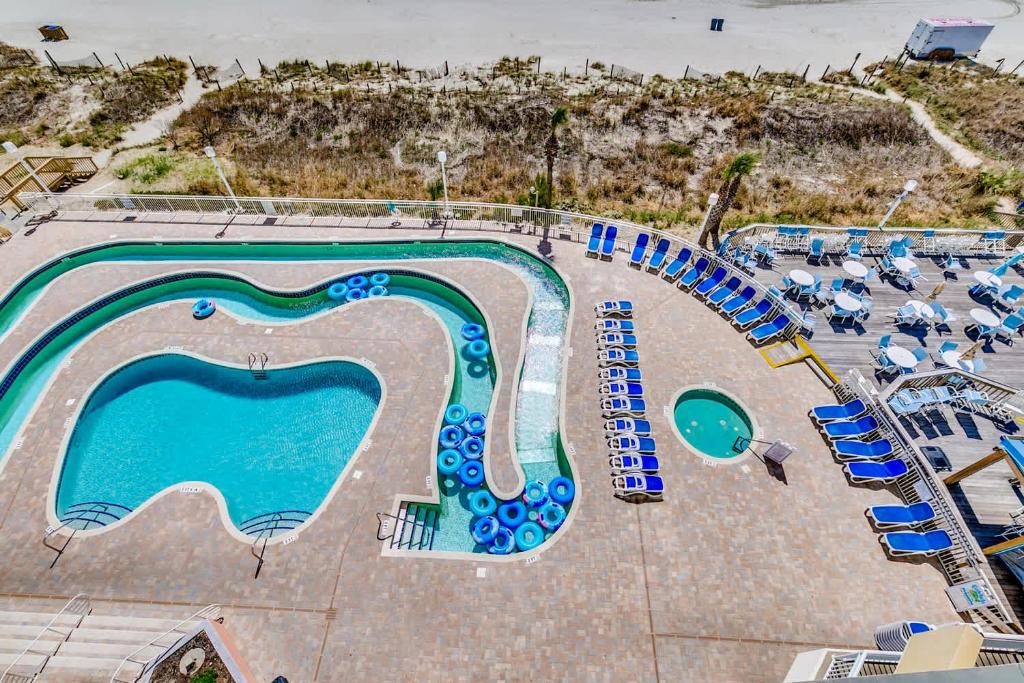 La pileta dentro o cerca de Oceanfront with Lazy River and Huge Pool Oasis