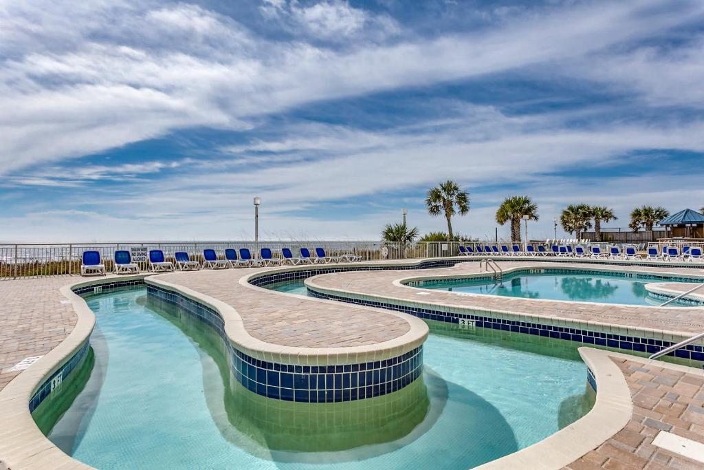 La pileta dentro o cerca de Oceanfront with Lazy River and Huge Pool Oasis