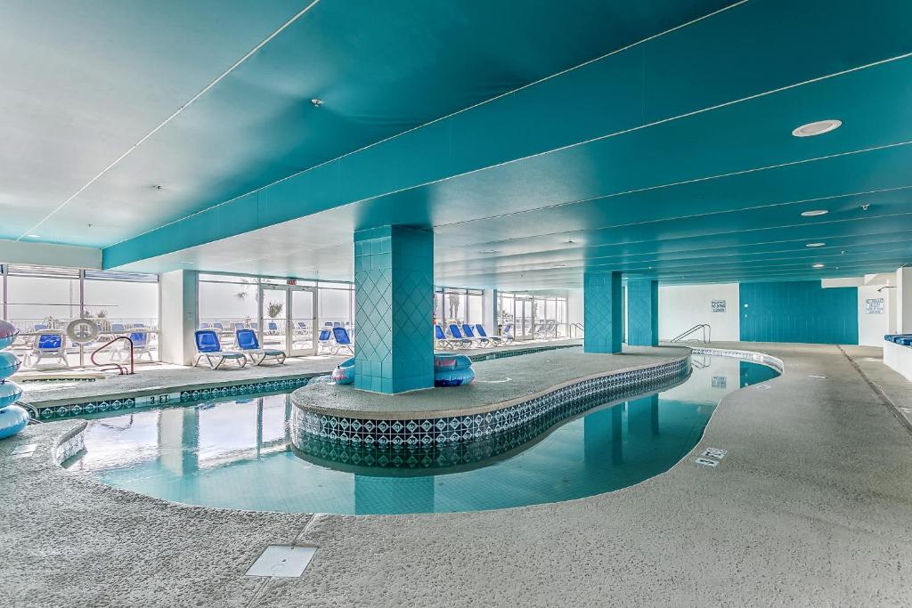 La pileta dentro o cerca de Oceanfront with Lazy River and Huge Pool Oasis