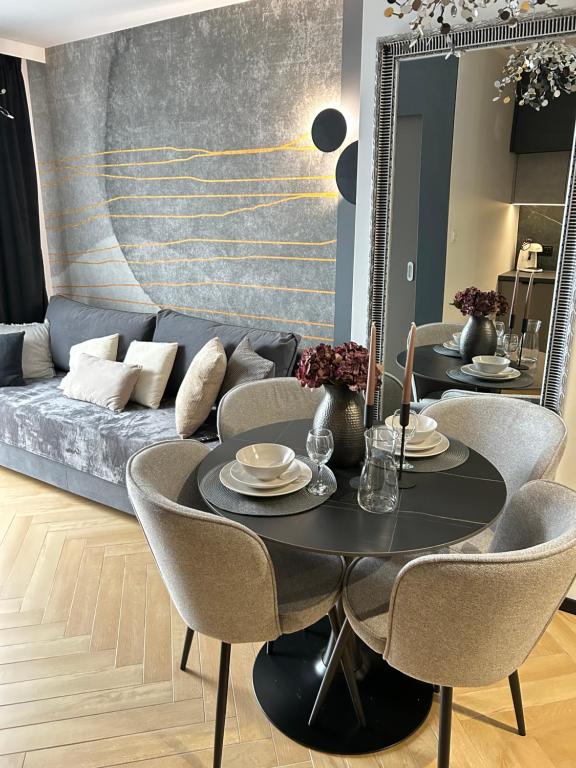 Χώρος καθιστικού στο Apartamenty Kielce-NERO, Rynek, Sienkiewicza, centrum, fv, targi