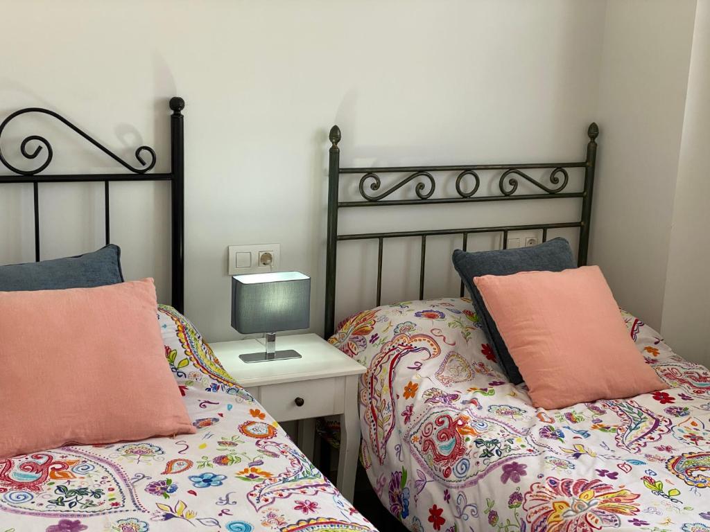 A bed or beds in a room at Los tres castells