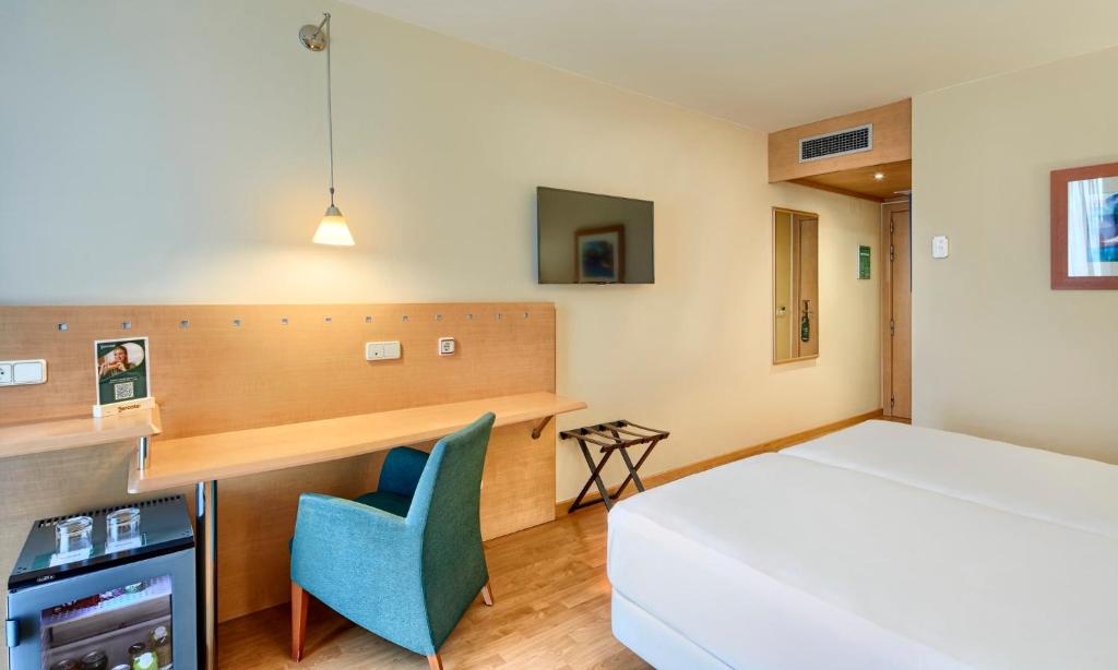 Postel nebo postele na pokoji v ubytování Sercotel Porta Barcelona