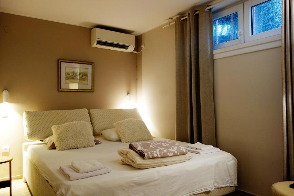 Postel nebo postele na pokoji v ubytování Villa Loop Beograd