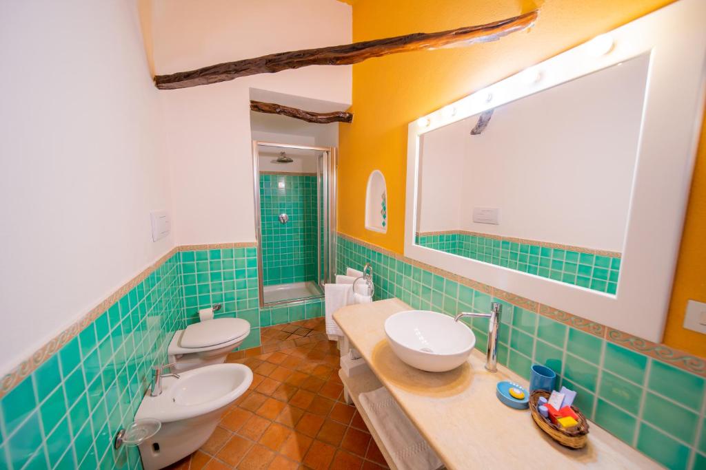Koupelna v ubytování Su Gologone Experience Hotel