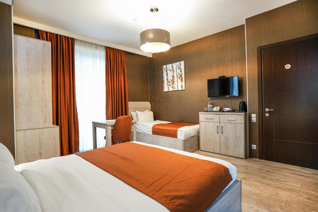 Postel nebo postele na pokoji v ubytování 1 Hotel Borjomi