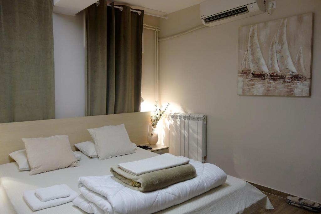 Postel nebo postele na pokoji v ubytování Villa Loop Beograd