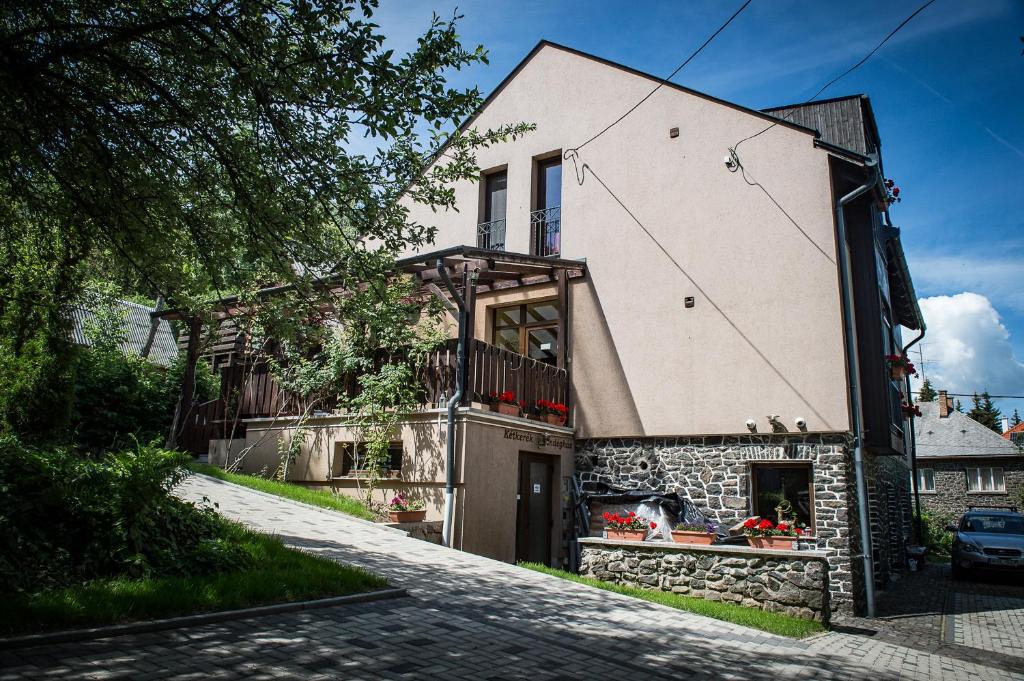 Budova, kde se penzion nachází