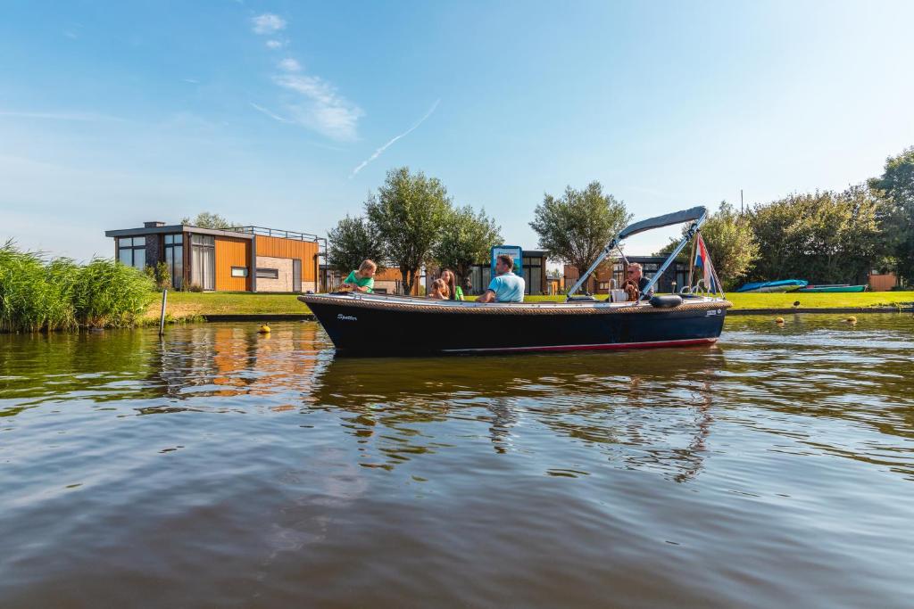 a group of people in a boat on the water at Resort Kagerplassen in Warmond