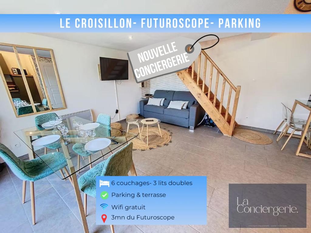 un salon avec une table et un canapé dans l'établissement Le Croisillon -Futuroscope-Parking-LaConciergerie, à Chasseneuil-du-Poitou