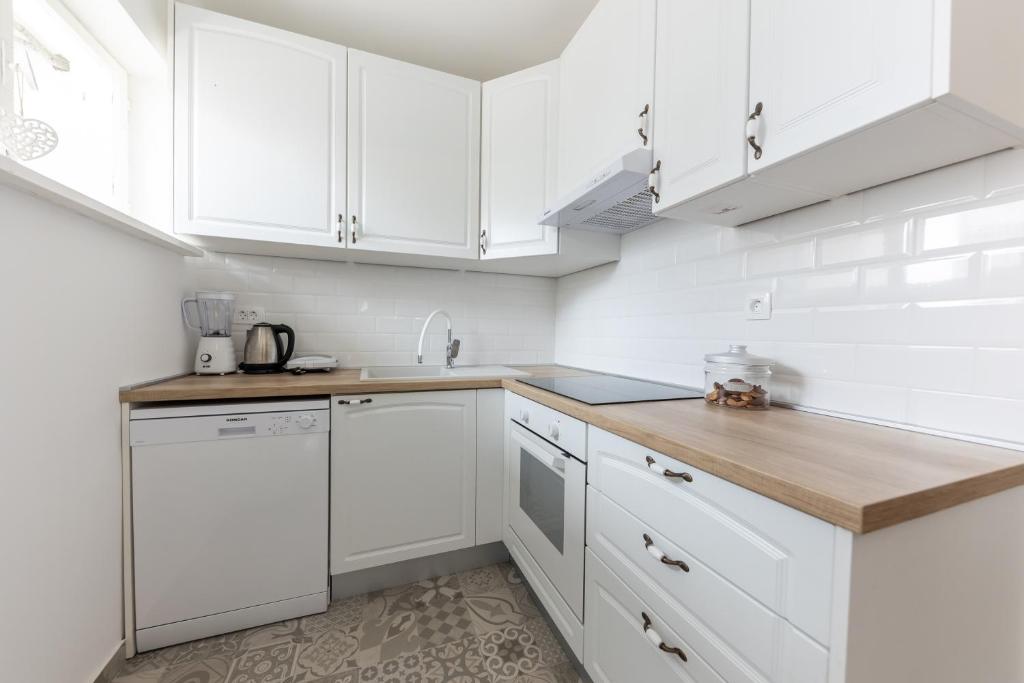 House Niko M with 6 apartments - 12