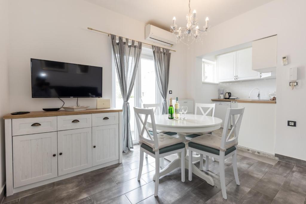 House Niko M with 6 apartments - 8