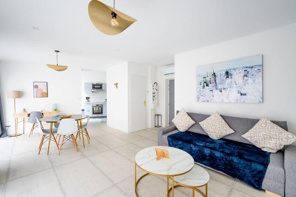 a living room with a couch and a table at Bordeaux cosy home in Bordeaux
