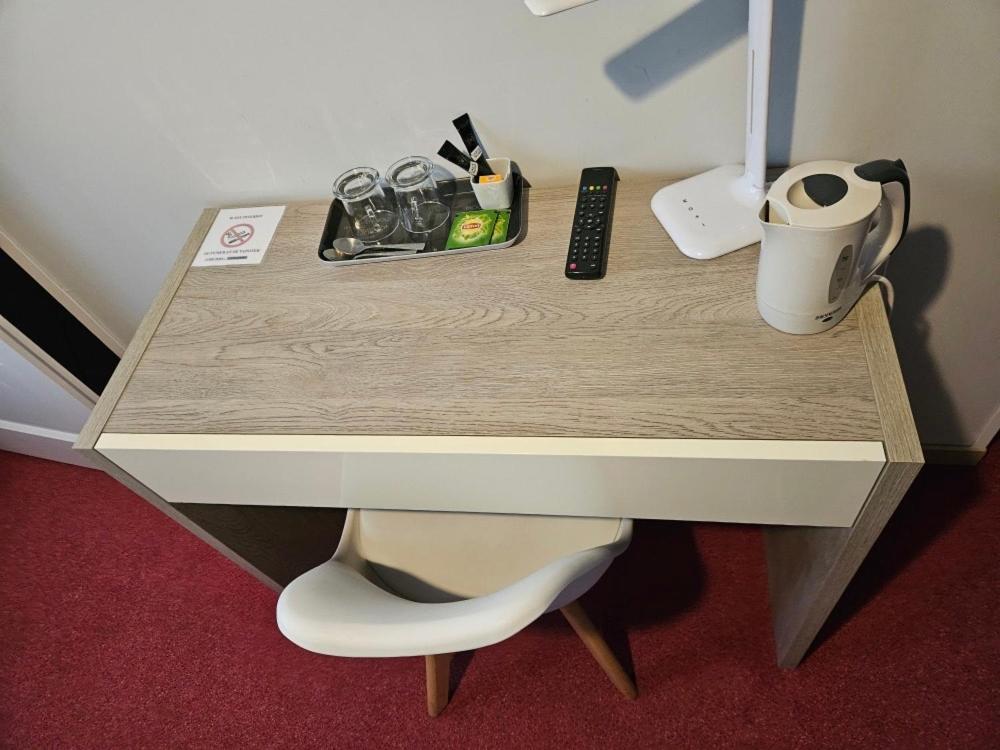 Příslušenství pro přípravu čaje a kávy v ubytování Les chambres du grès