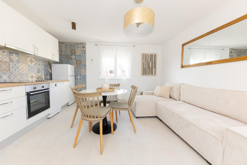 House Niko M with 6 apartments - 2