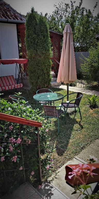 Ogród w obiekcie Liza Apartman