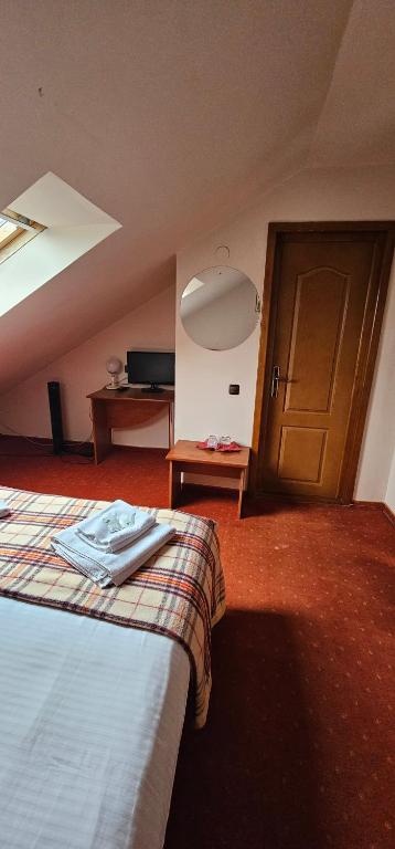 Postel nebo postele na pokoji v ubytování Hotel Olimp - 2 stele