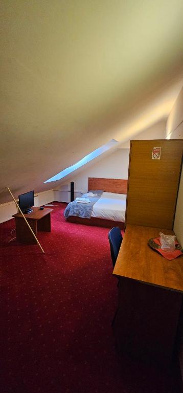 Postel nebo postele na pokoji v ubytování Hotel Olimp - 2 stele