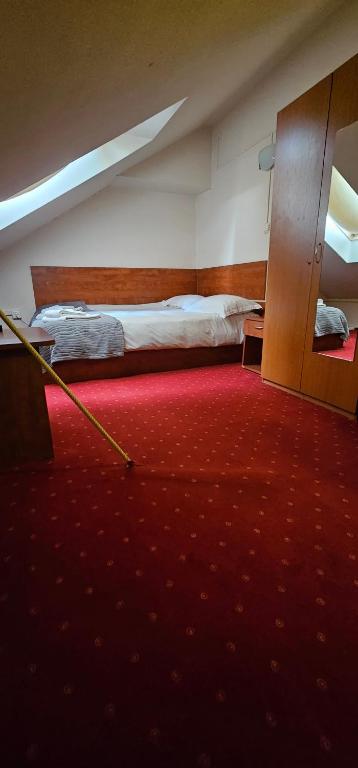Postel nebo postele na pokoji v ubytování Hotel Olimp - 2 stele