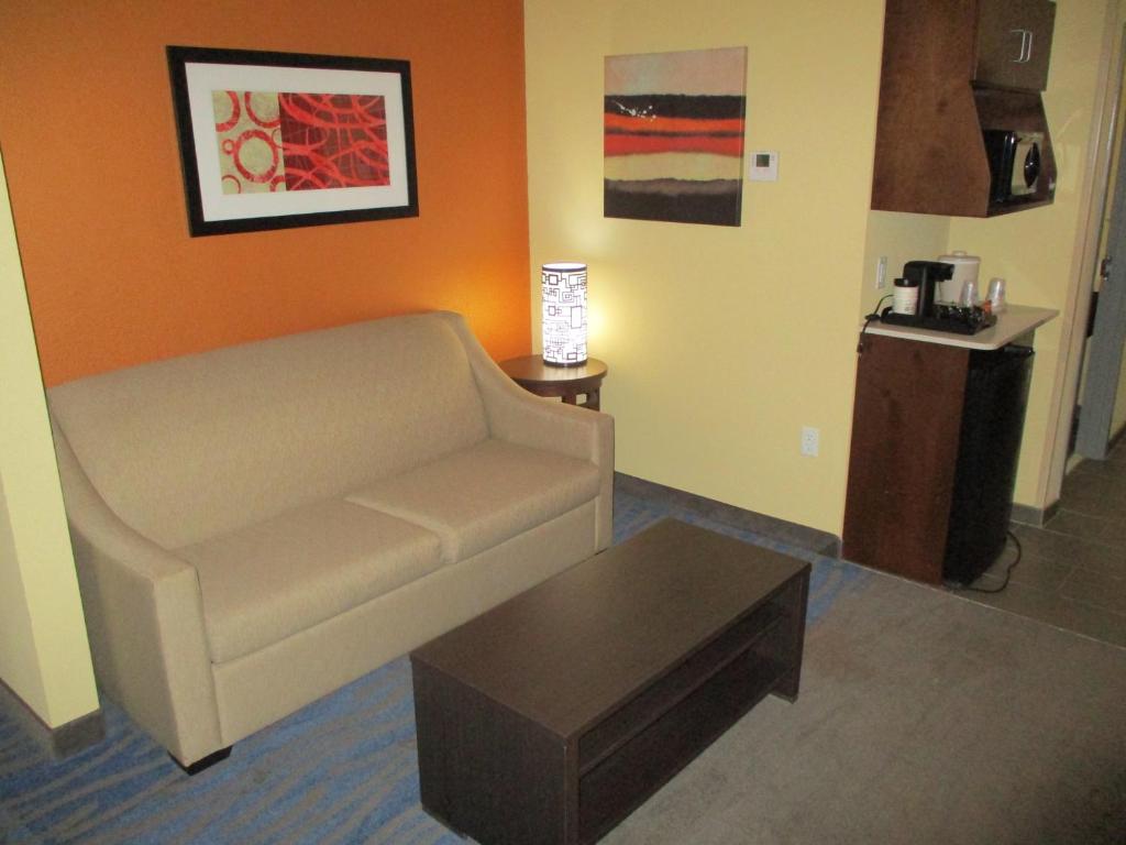 Best Western St. Louis Airport North Hotel & Suites photo