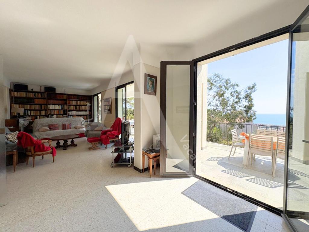 Posezení v ubytování MAISON 3 CHAMBRES MONT SAINT CLAIR