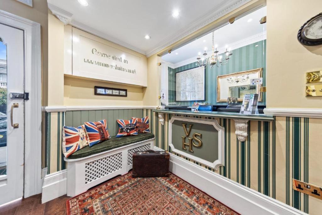 Vancouver Hotel and Studios - Resim 21