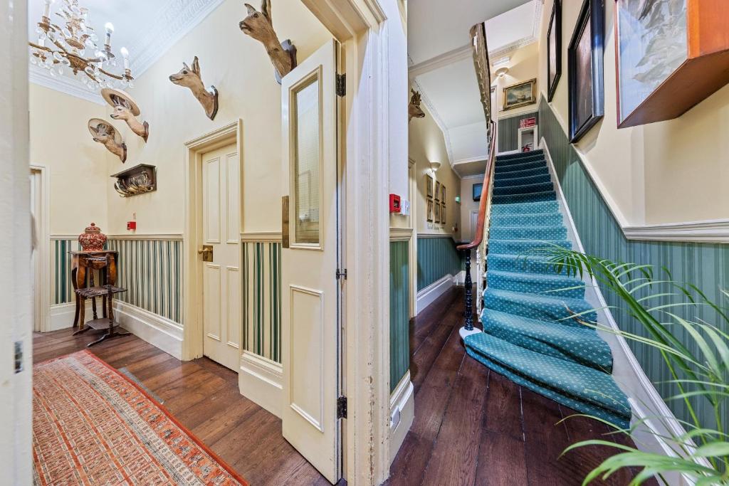 Vancouver Hotel and Studios - Resim 24