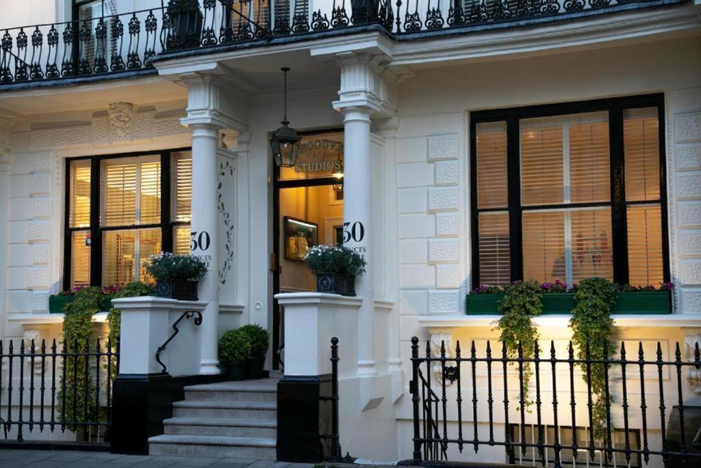 Vancouver Hotel and Studios - Resim 3