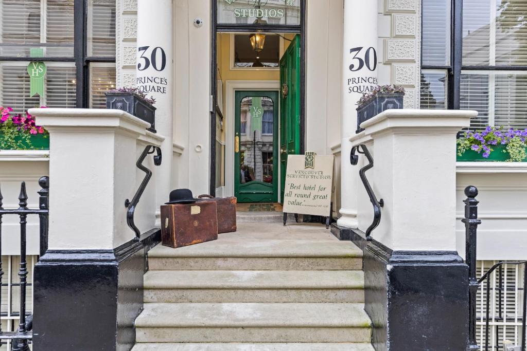 Vancouver Hotel and Studios - Resim 35