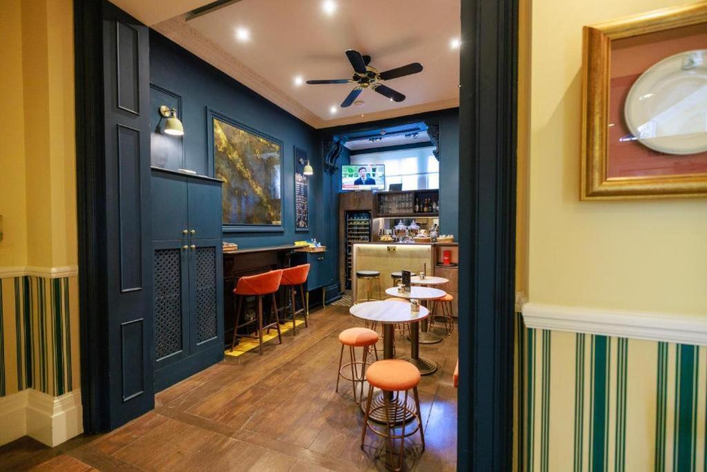 Vancouver Hotel and Studios - Resim 10