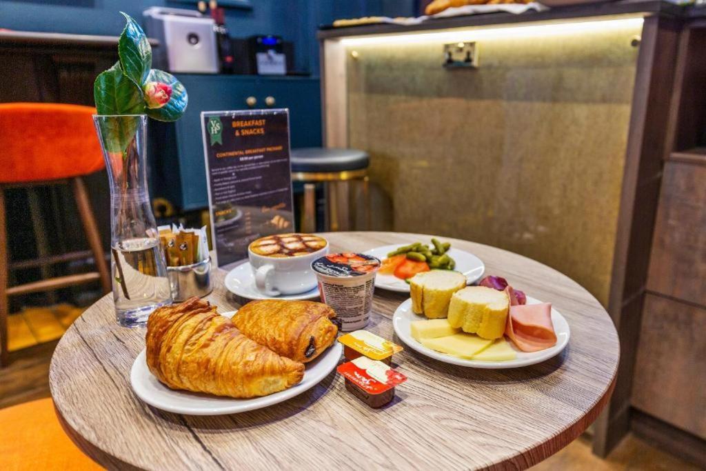 Vancouver Hotel and Studios - Resim 12