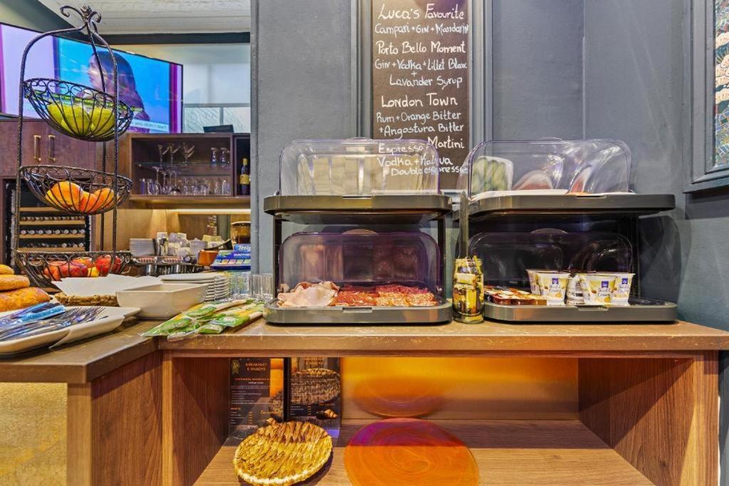 Vancouver Hotel and Studios - Resim 17