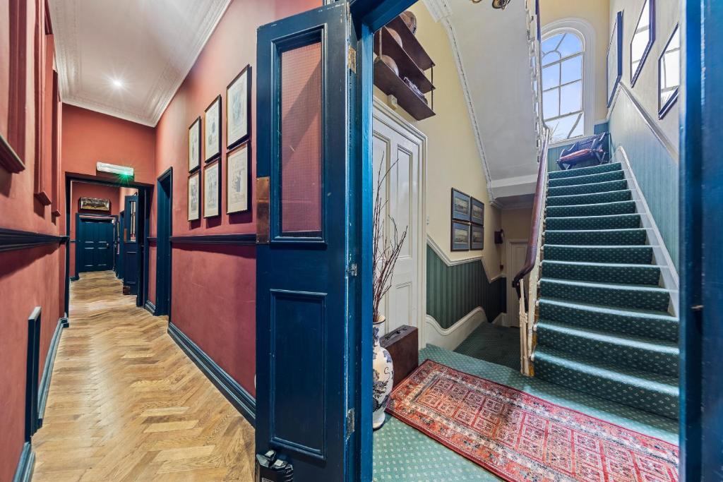 Vancouver Hotel and Studios - Resim 18