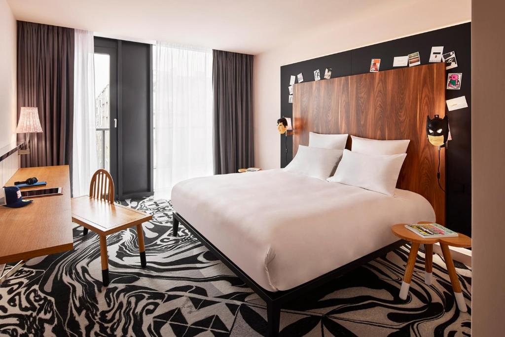 
Large Mama Terrace Room 
