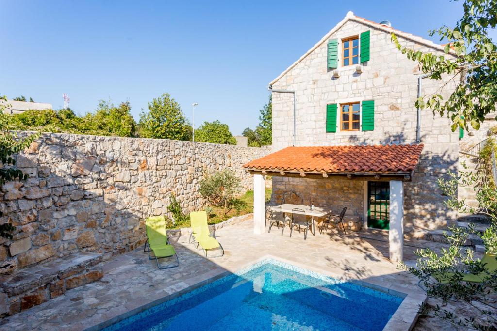 Bazén v ubytování Secret Spot villa by Nono Ban nebo v jeho okolí