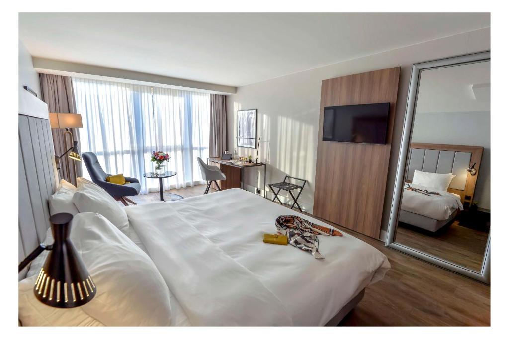 
Superior Room - City View
